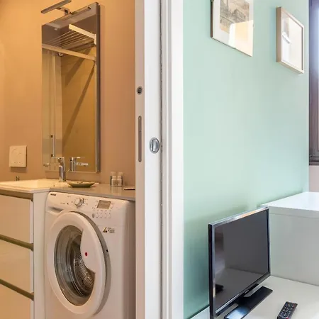 Garibaldi District Cosy Studio Apartment *